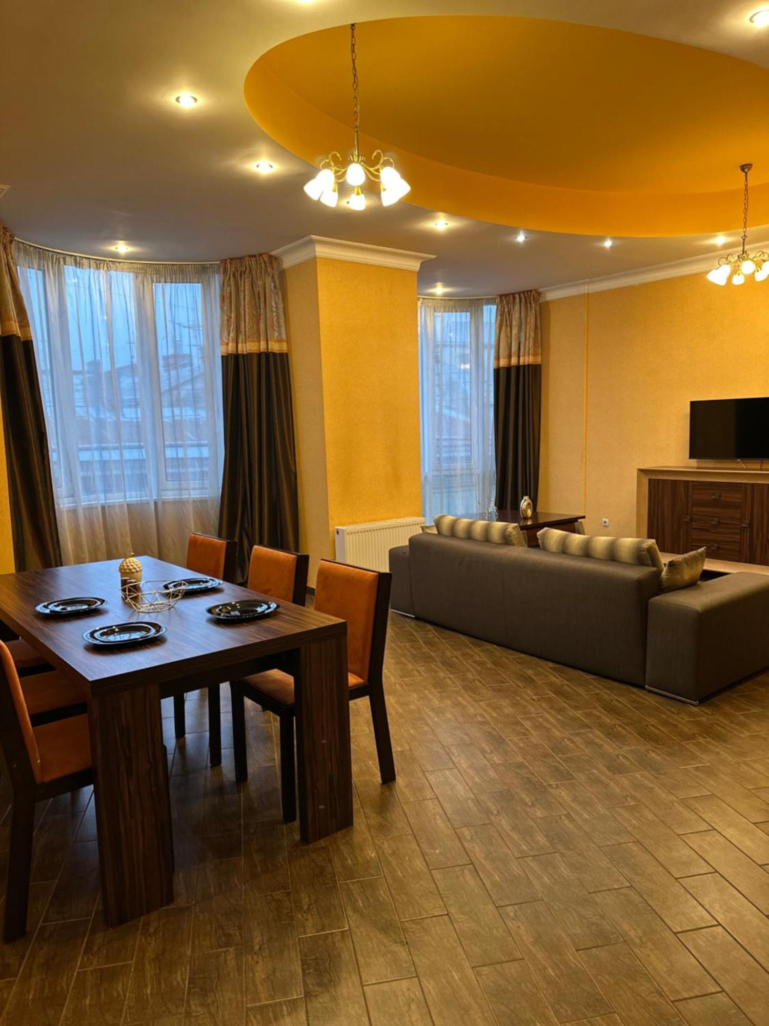 Vip Apartments ! Lviv Exterior photo